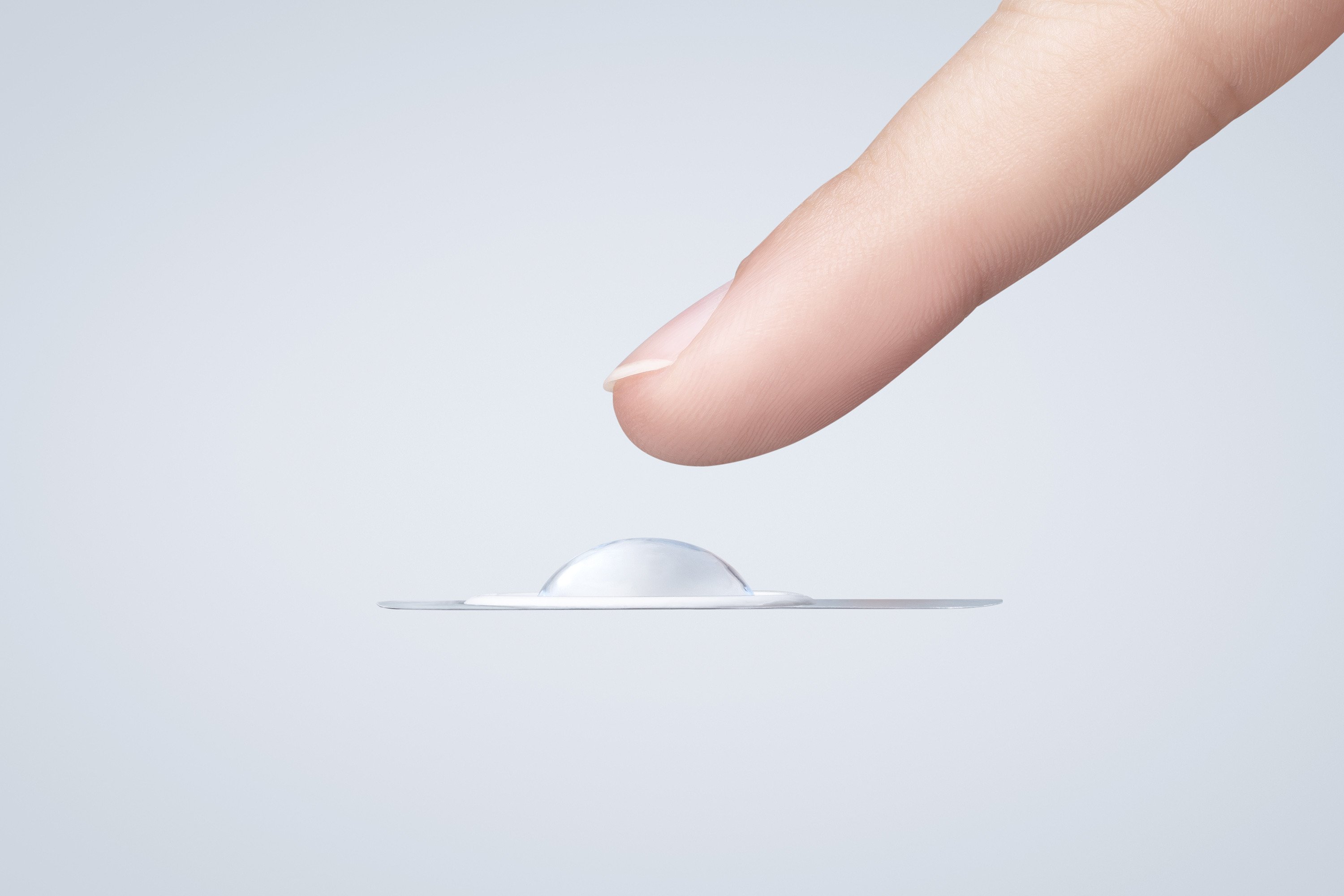 FlatPack_Photo_handling-stepx_approaching-lens